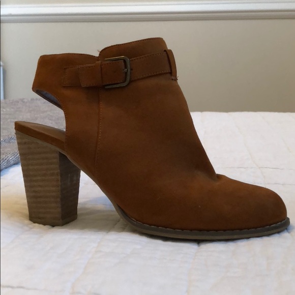 Brown suede booties - Picture 2 of 4